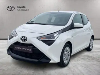 Toyota Aygo 1.0 VVT-i 72 CV 5 porte x-play del 2019 usata a Albano Vercellese