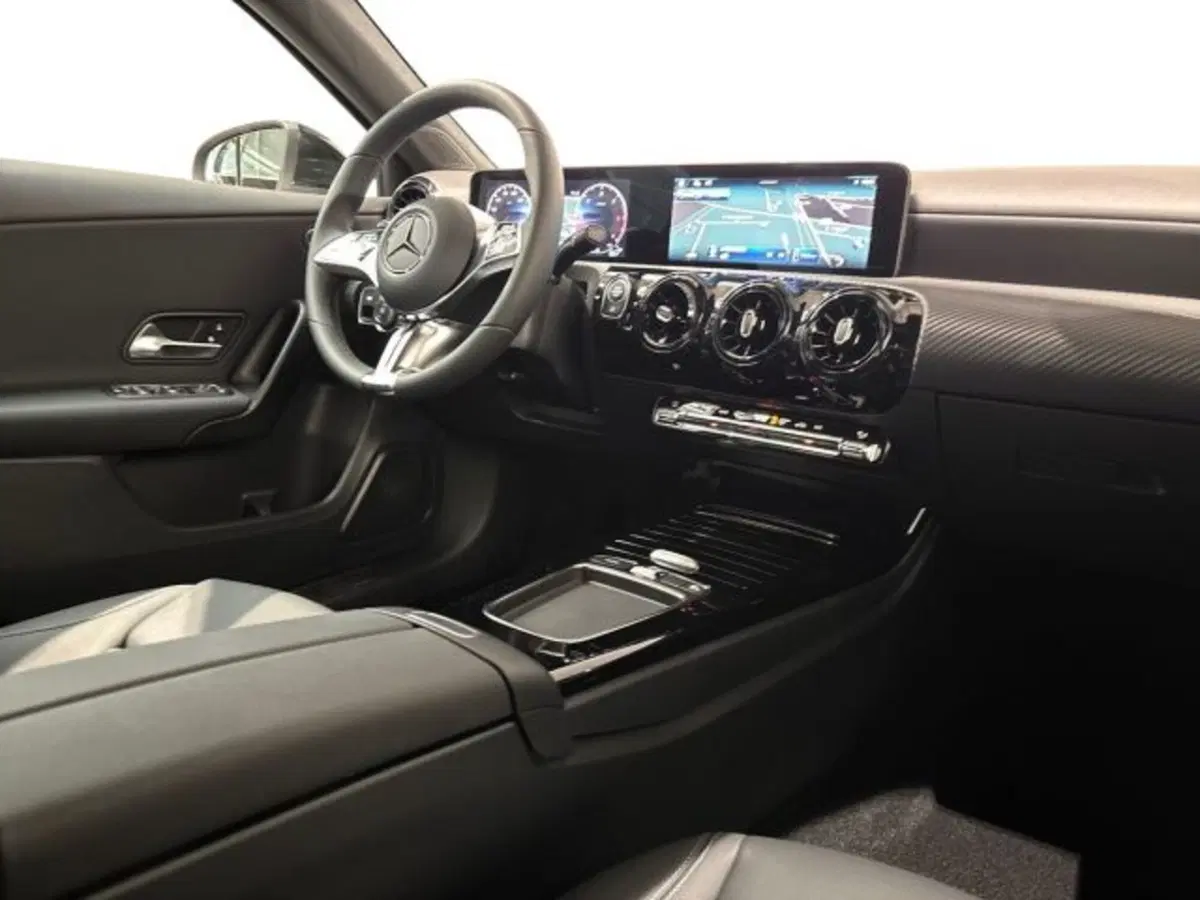 Mercedes-Benz Classe A Sedan nuova a Bologna (15)