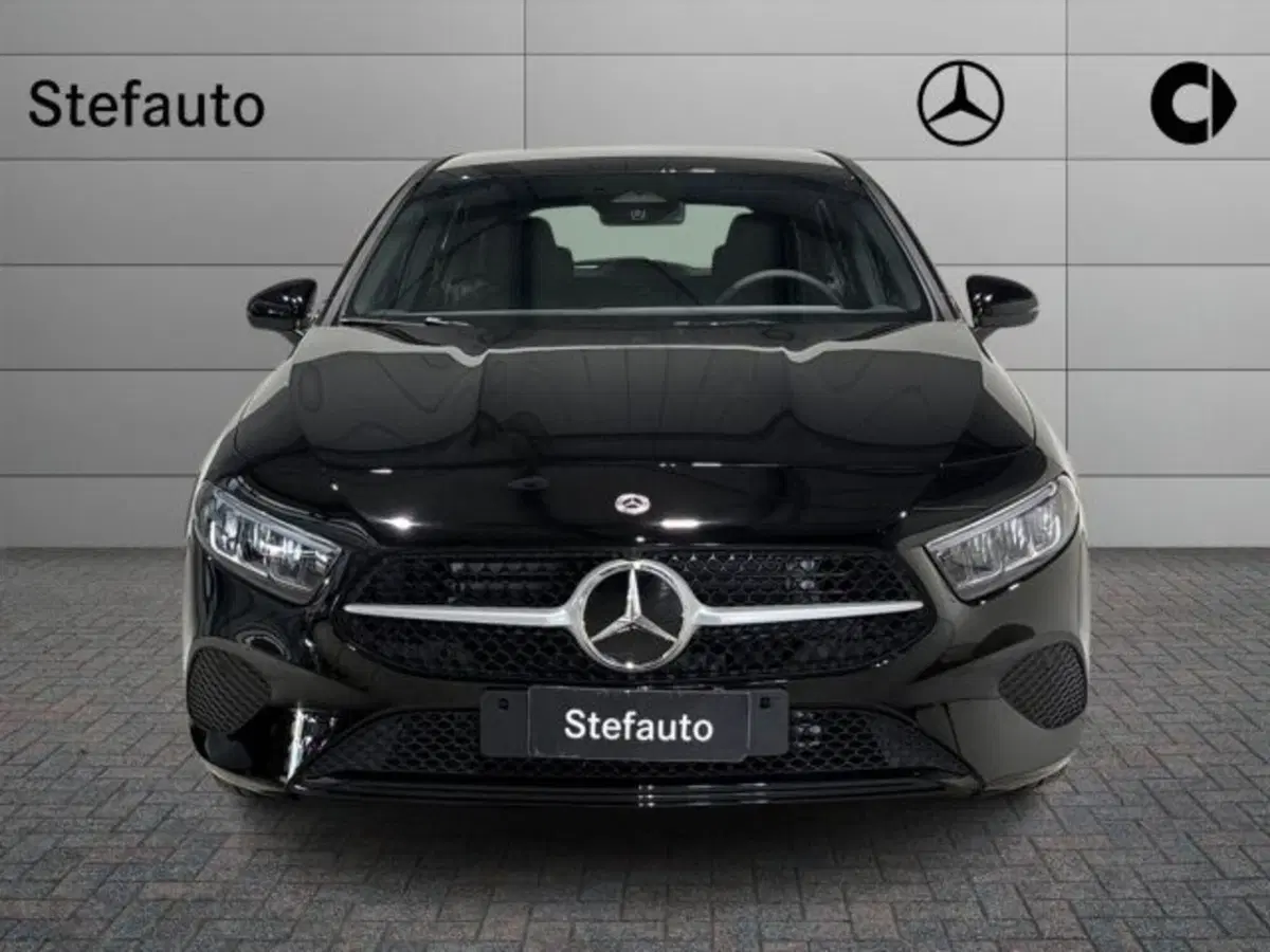 Mercedes-Benz Classe A Sedan nuova a Bologna (4)