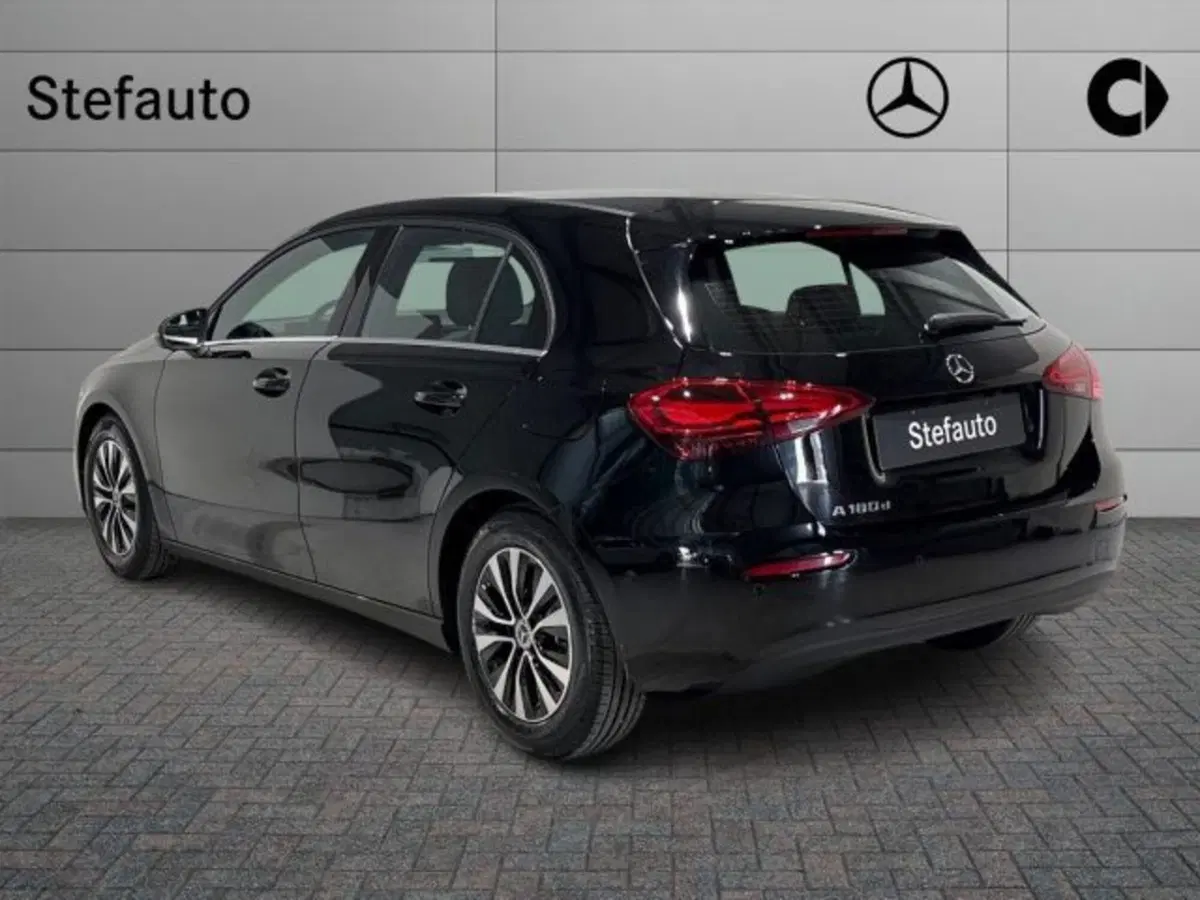 Mercedes-Benz Classe A Sedan nuova a Bologna (5)