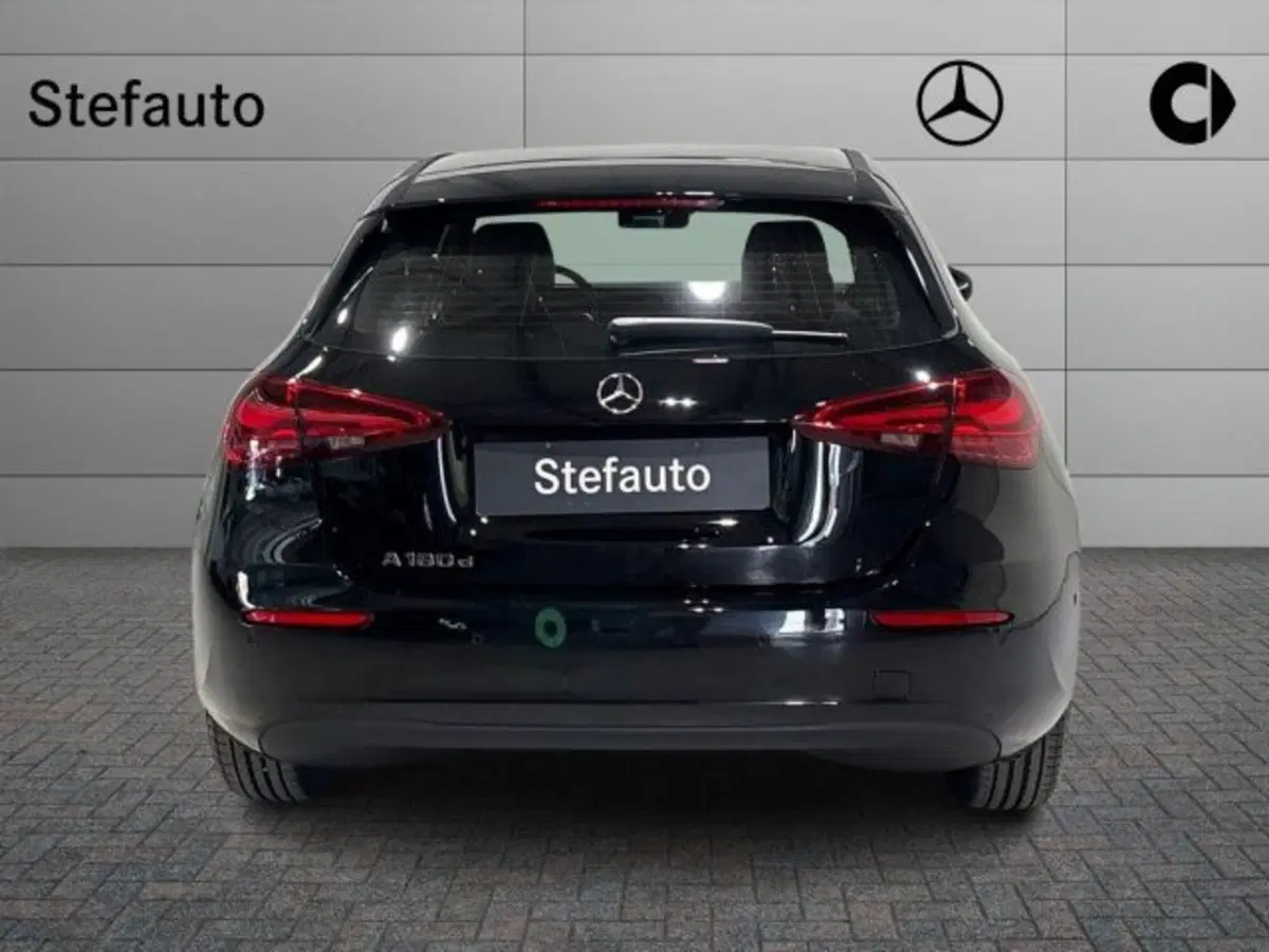 Mercedes-Benz Classe A Sedan nuova a Bologna (6)