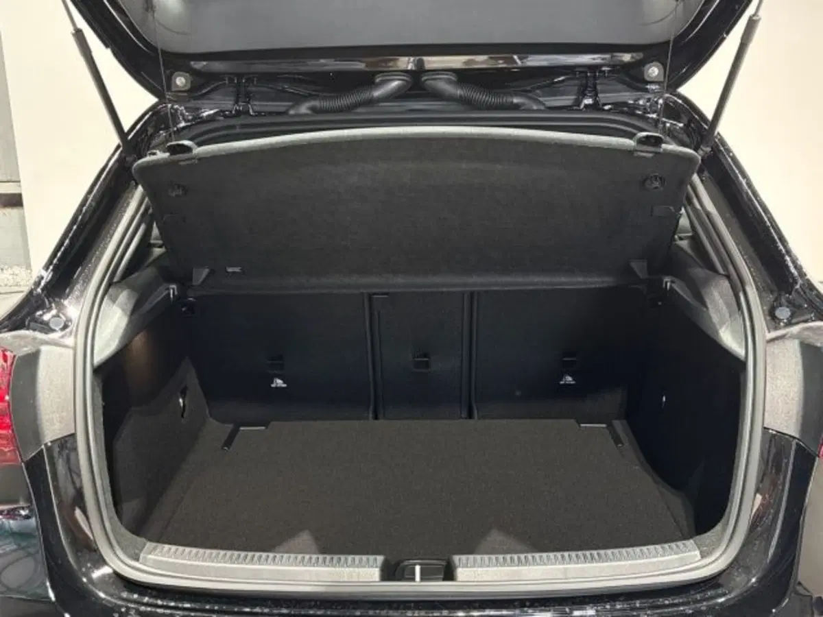 Mercedes-Benz Classe A Sedan nuova a Bologna (7)