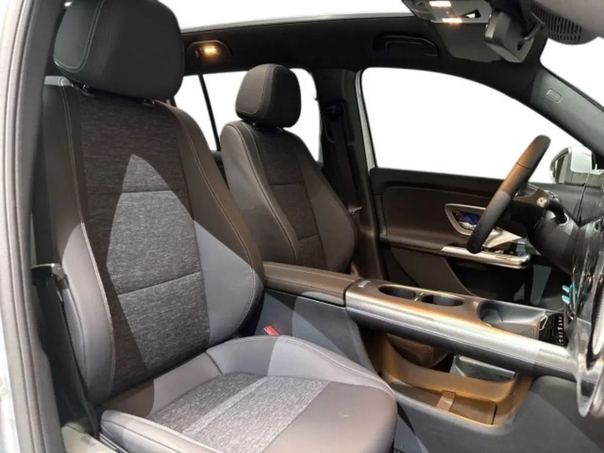 Mercedes-Benz GLB nuova a Bologna (16)