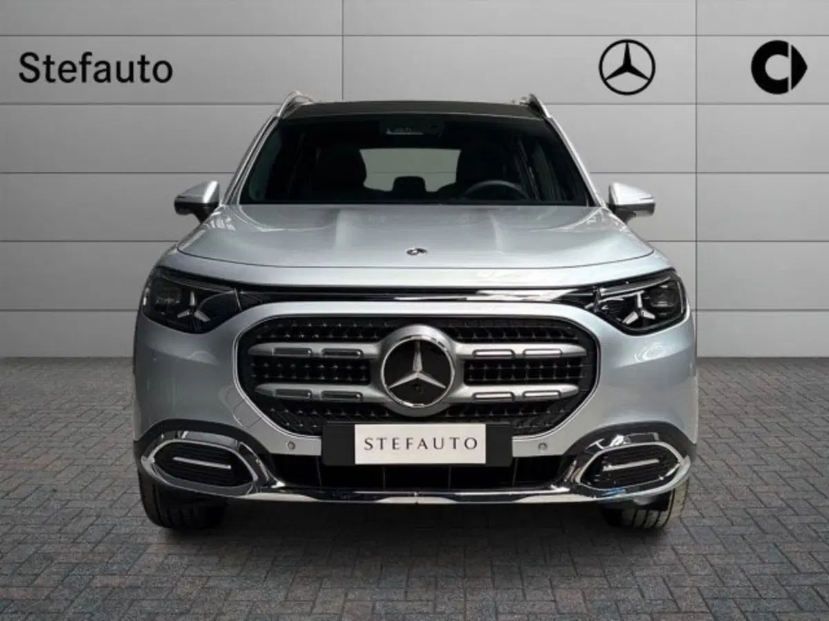 Mercedes-Benz GLB nuova a Bologna (4)