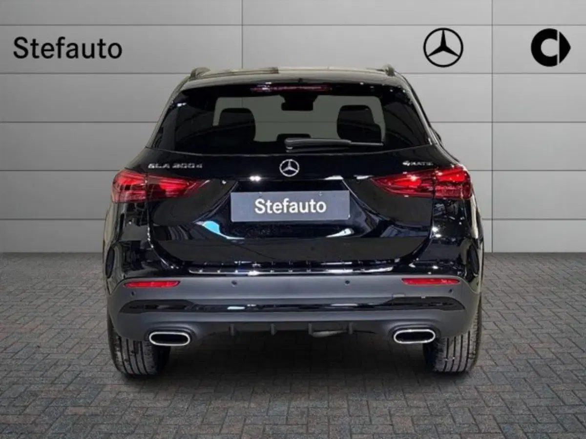Mercedes-Benz GLA SUV nuova a Bologna (6)