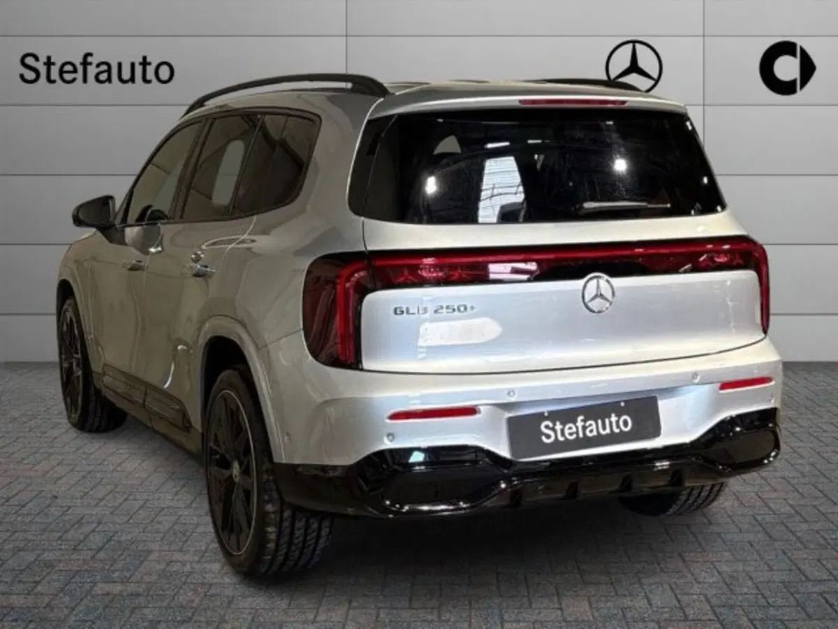 Mercedes-Benz GLB nuova a Bologna (5)