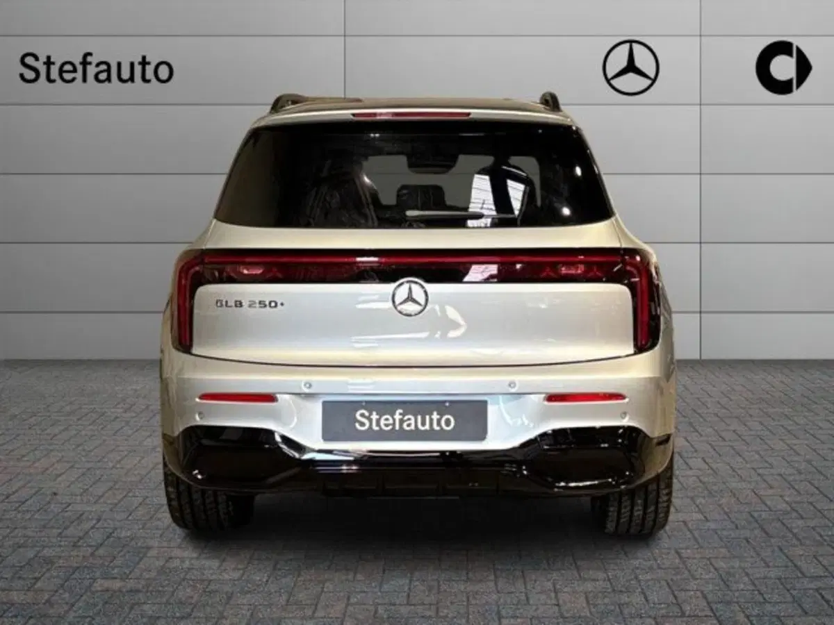 Mercedes-Benz GLB nuova a Bologna (6)