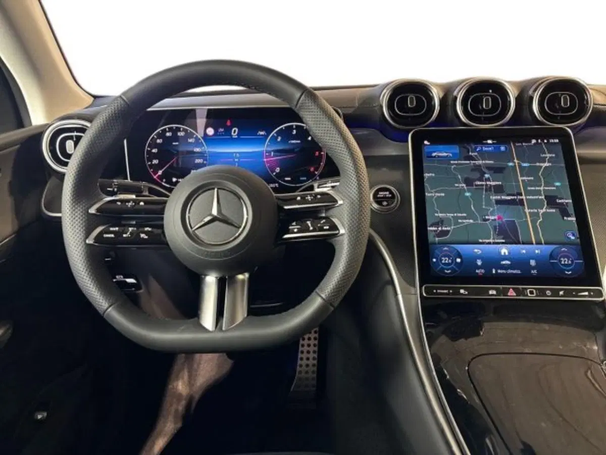 Mercedes-Benz GLC nuova a Bologna (14)
