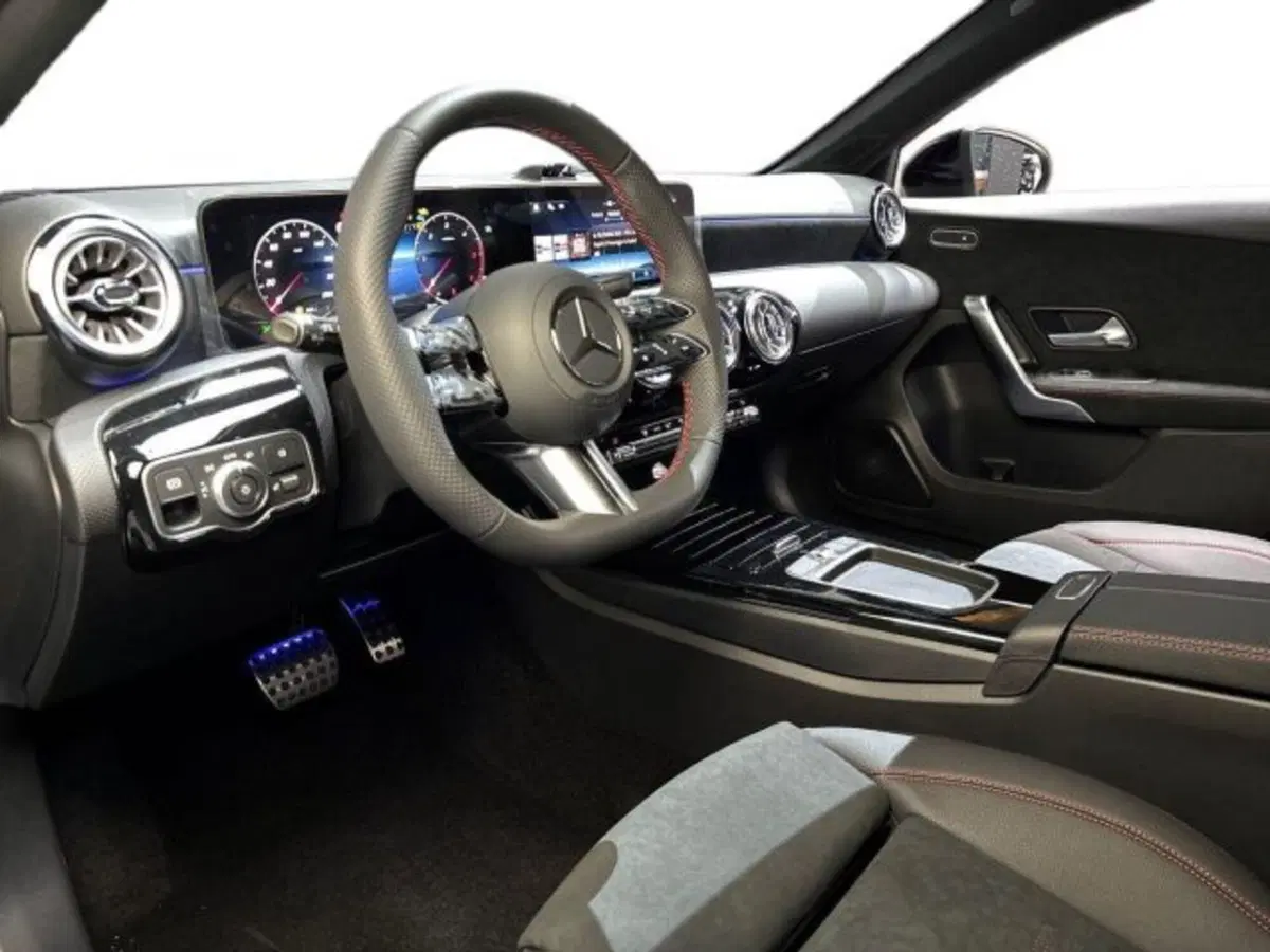 Mercedes-Benz Classe A nuova a Bologna (11)