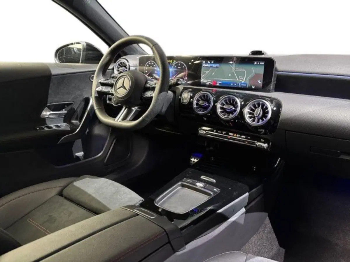 Mercedes-Benz Classe A nuova a Bologna (15)