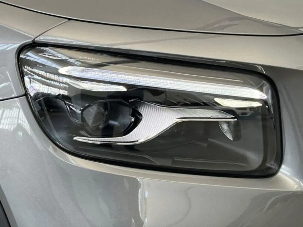 Mercedes-Benz GLB nuova a Verona (16)
