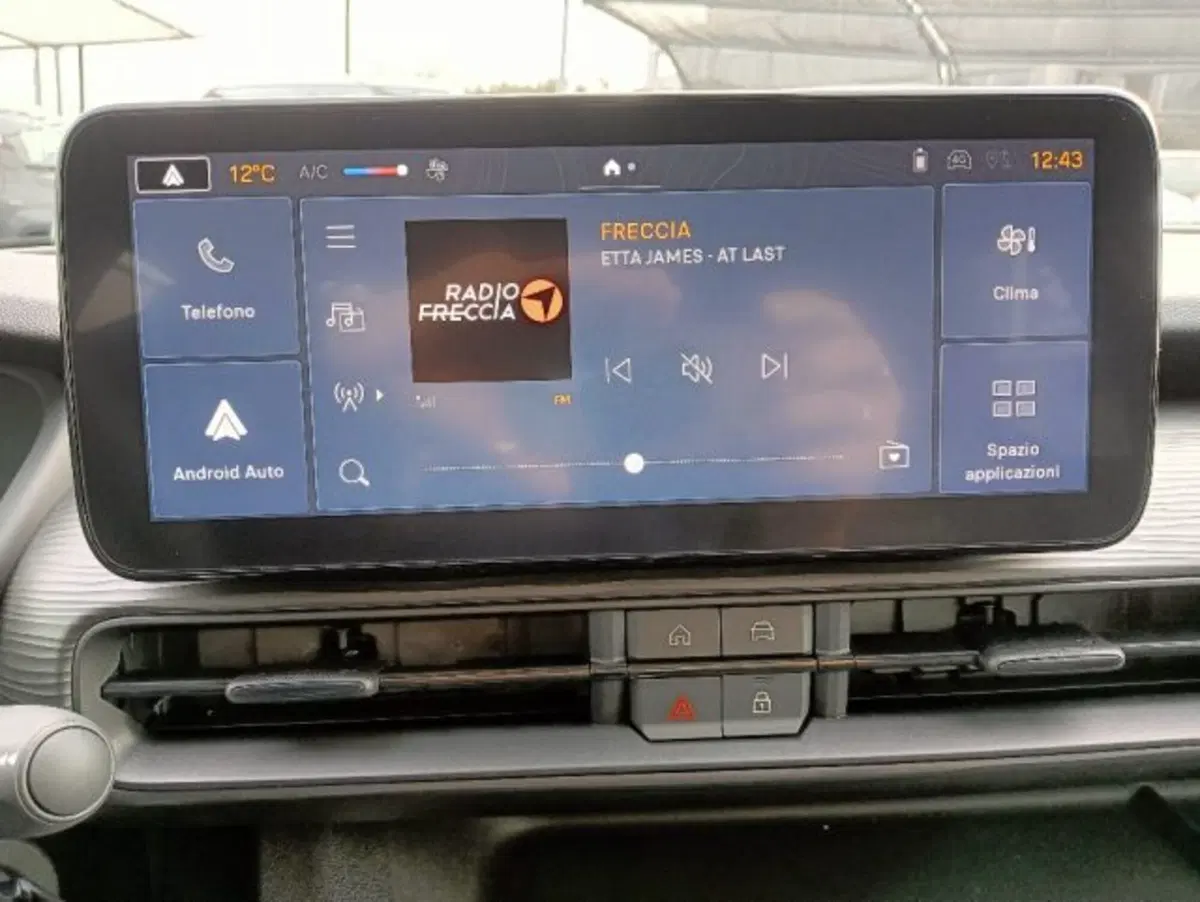 Jeep Avenger nuova a Brescia (14)