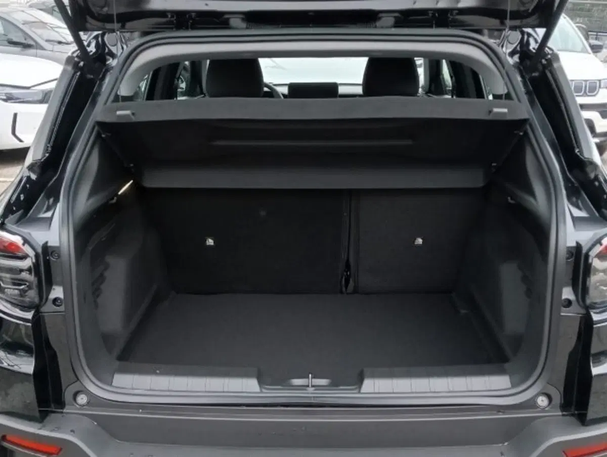 Jeep Avenger nuova a Brescia (15)