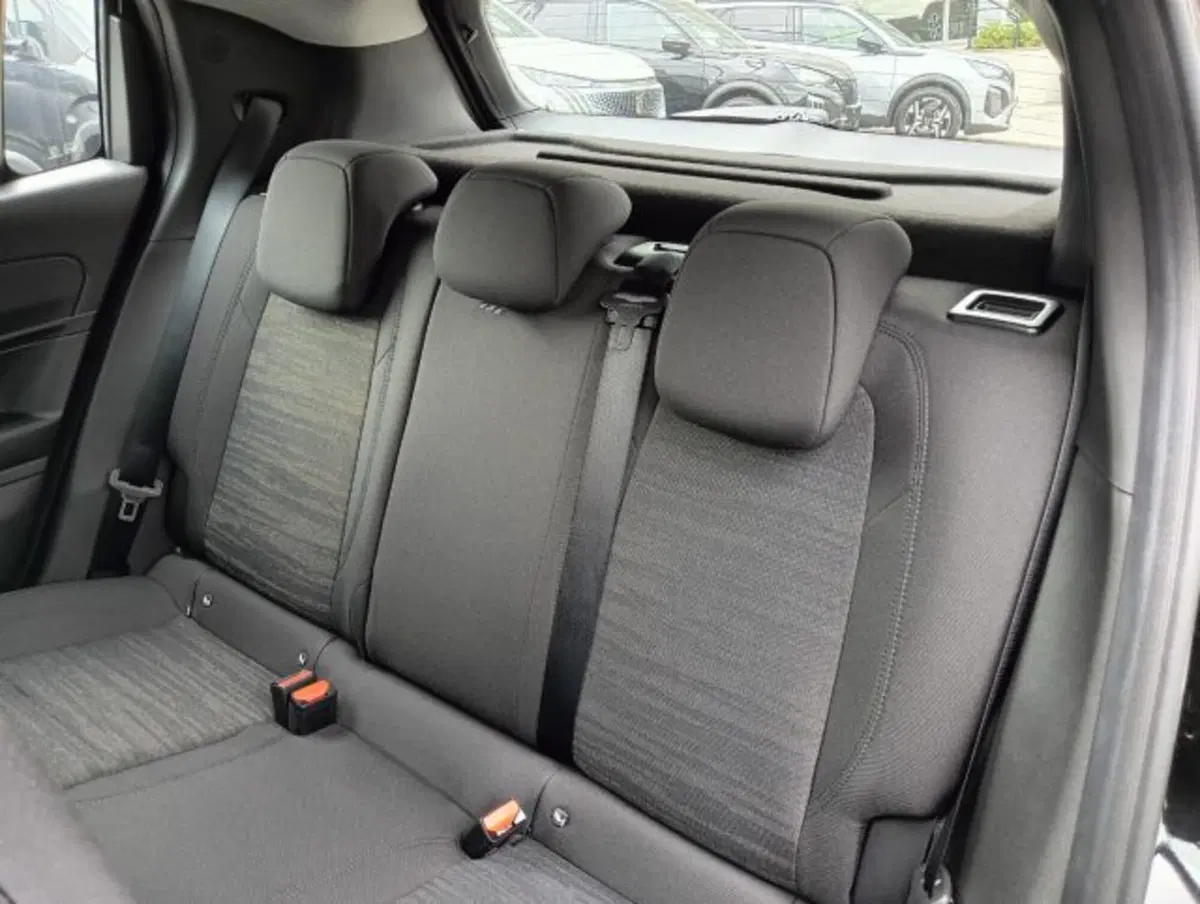 Jeep Avenger nuova a Brescia (9)