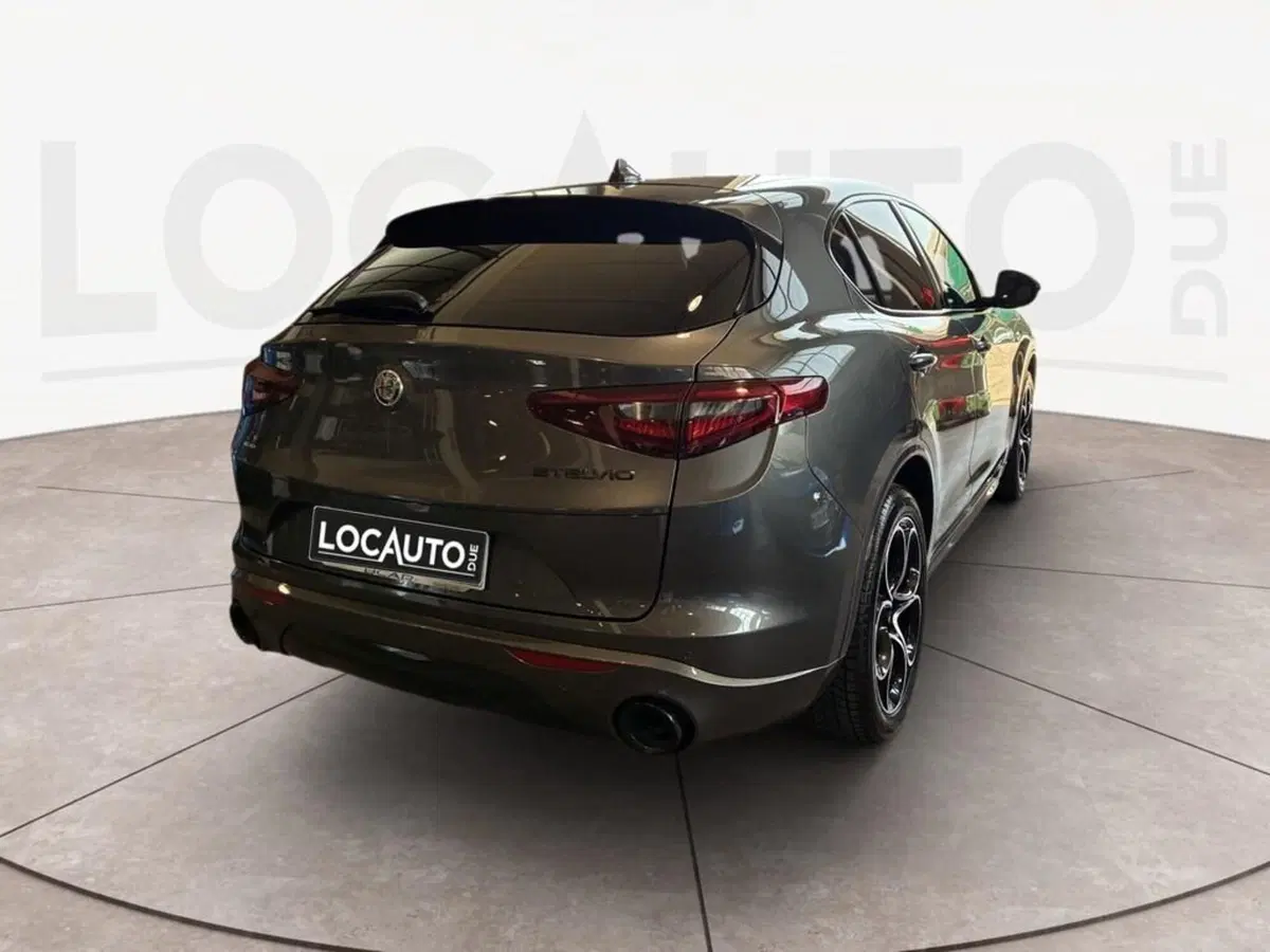 Alfa Romeo Stelvio usata a Torino (4)