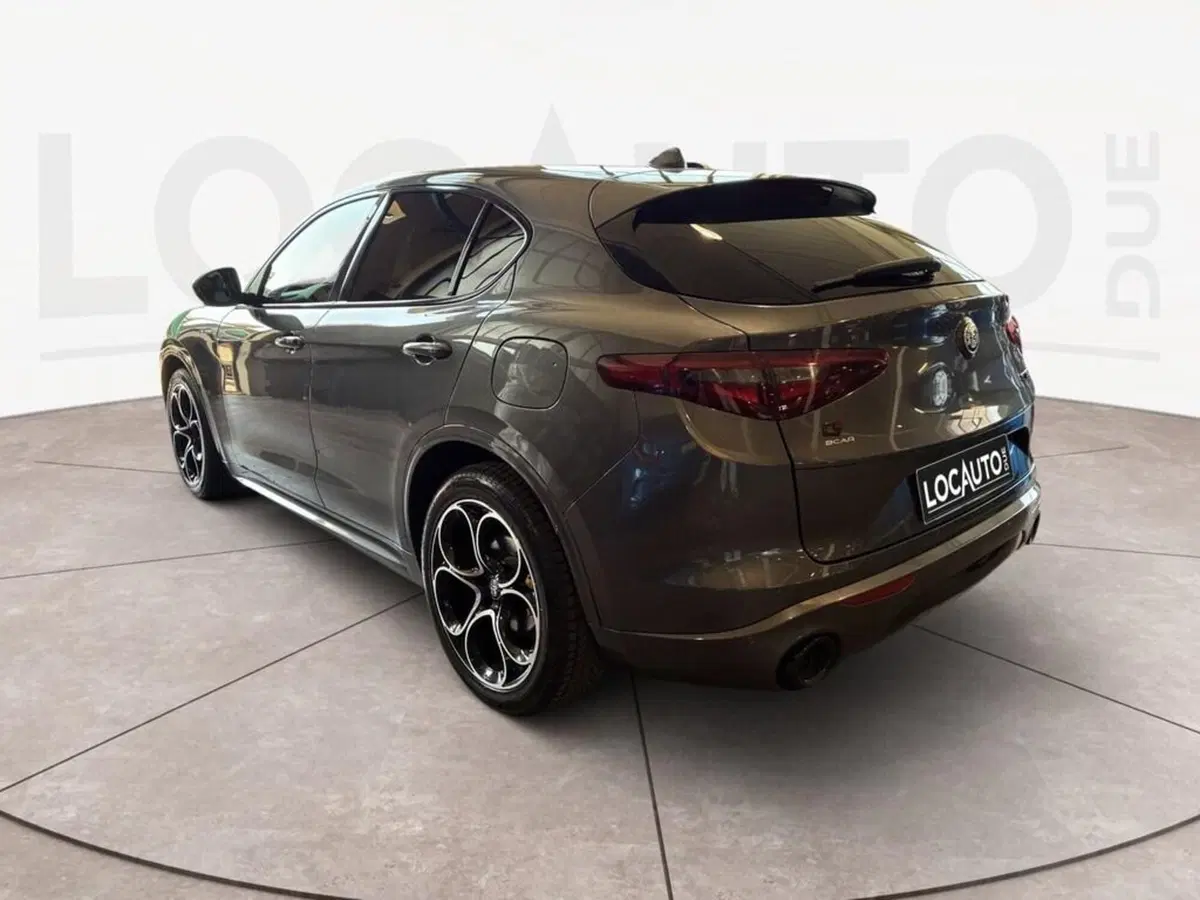 Alfa Romeo Stelvio usata a Torino (5)