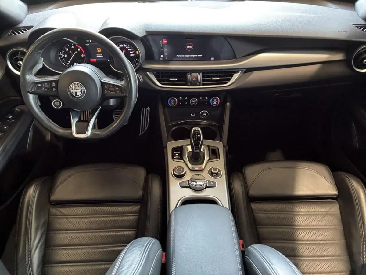 Alfa Romeo Stelvio usata a Torino (6)