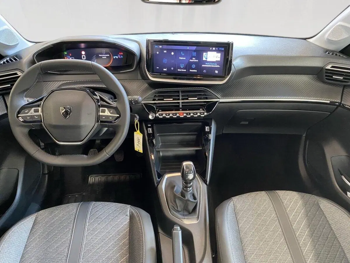 Peugeot 208 nuova a Torino (6)