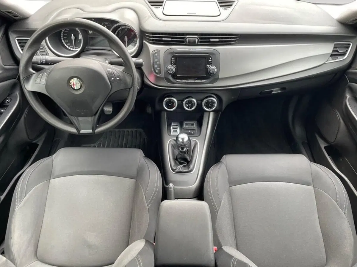 Alfa Romeo Giulietta usata a Torino (5)