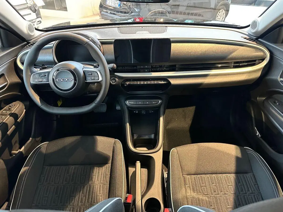 Fiat 600 nuova a Sondrio (12)