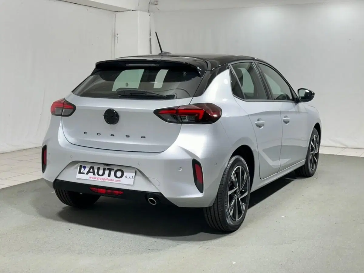 Opel Corsa nuova a Sondrio (7)