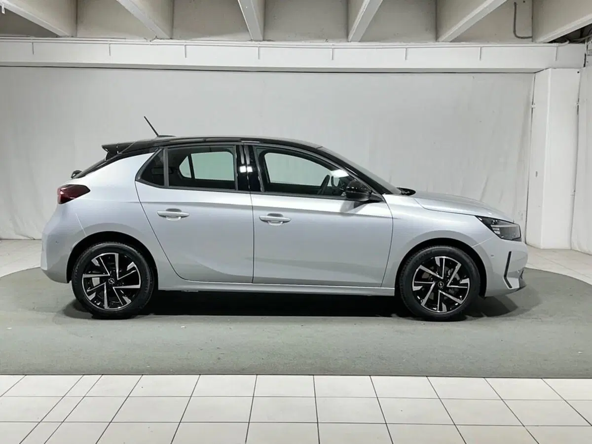 Opel Corsa nuova a Sondrio (8)