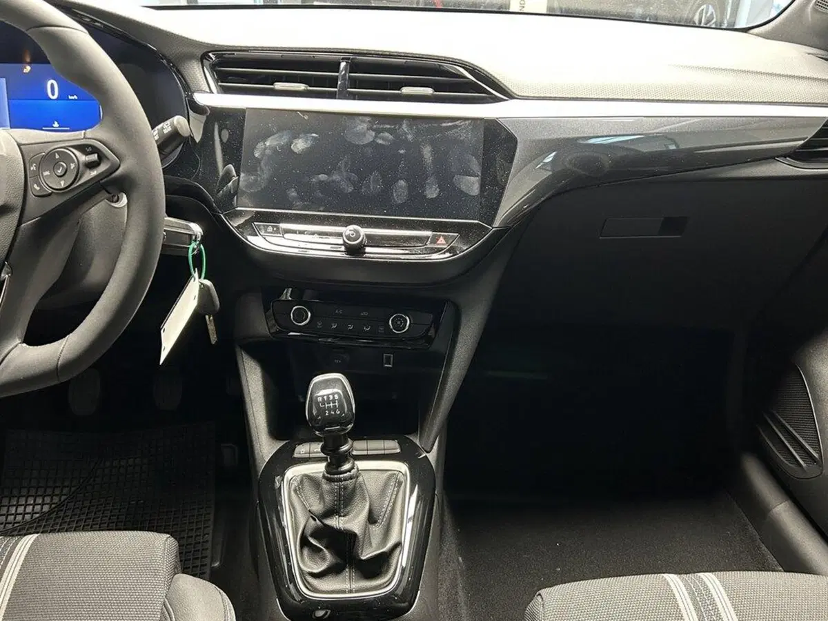 Opel Corsa nuova a Sondrio (13)