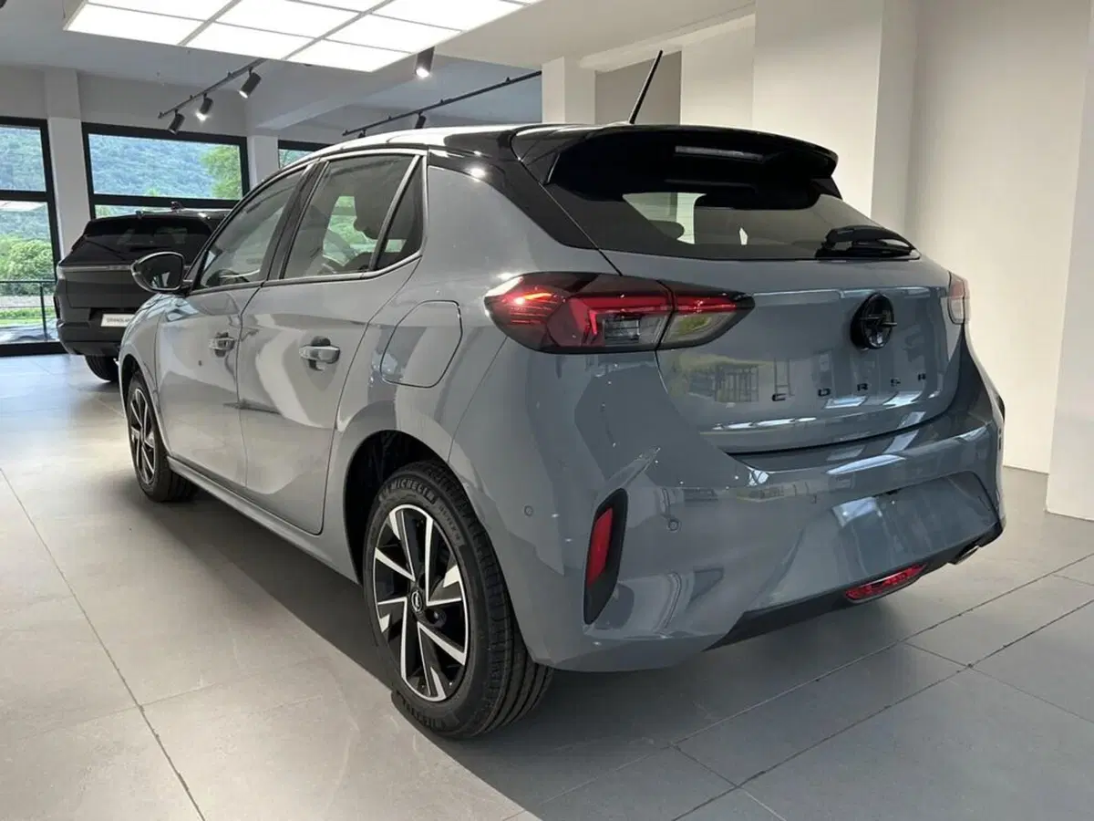 Opel Corsa nuova a Sondrio (3)