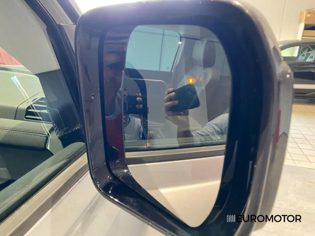 Land Rover Defender usata a Bari (14)