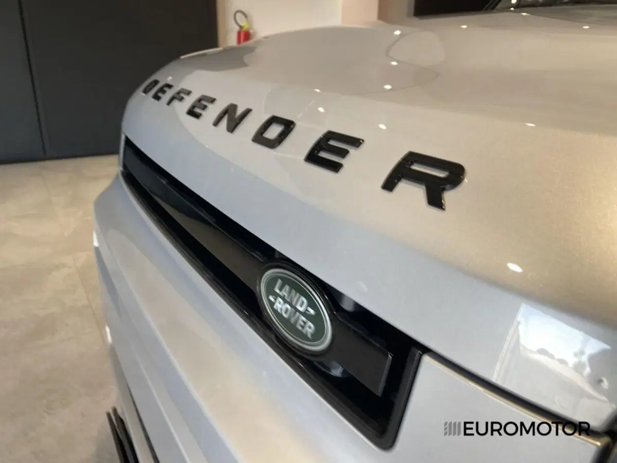 Land Rover Defender usata a Bari (5)