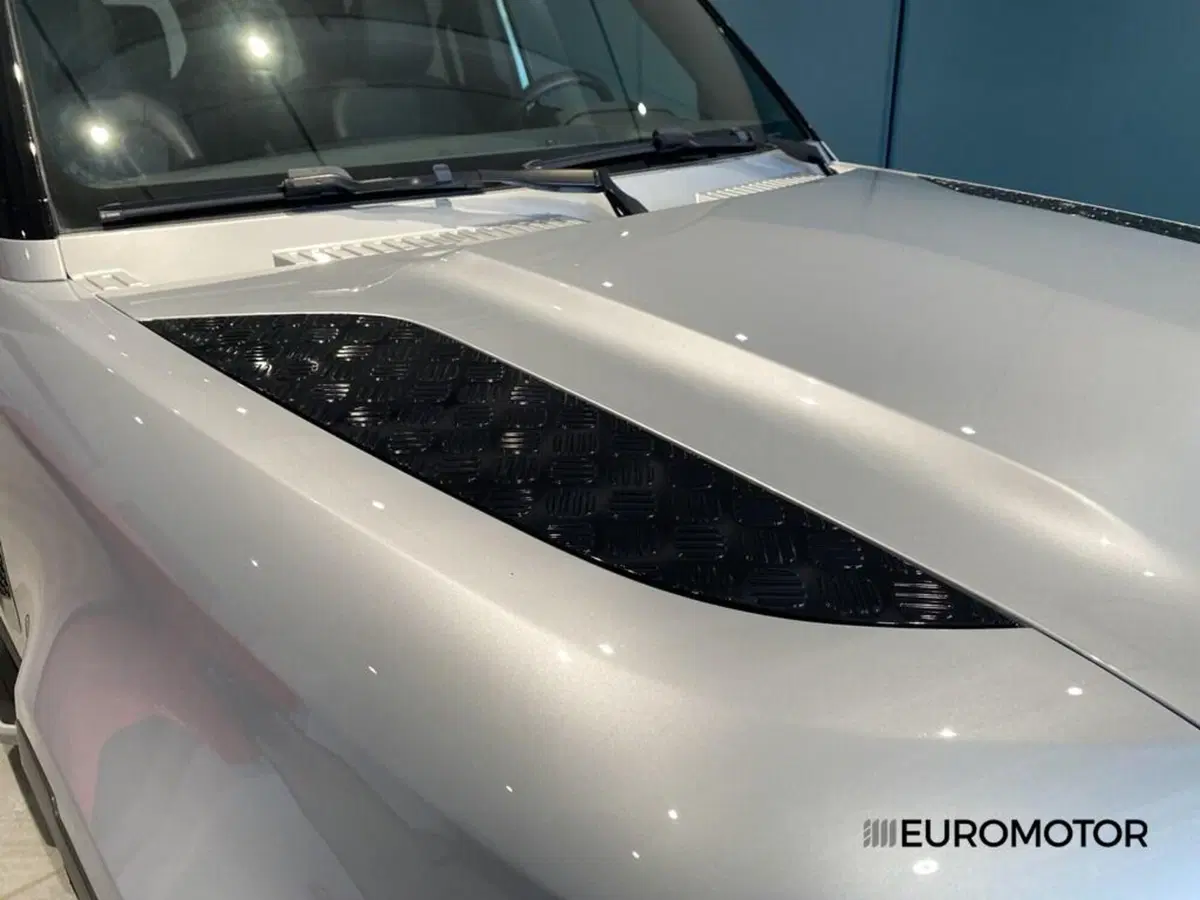 Land Rover Defender usata a Bari (8)