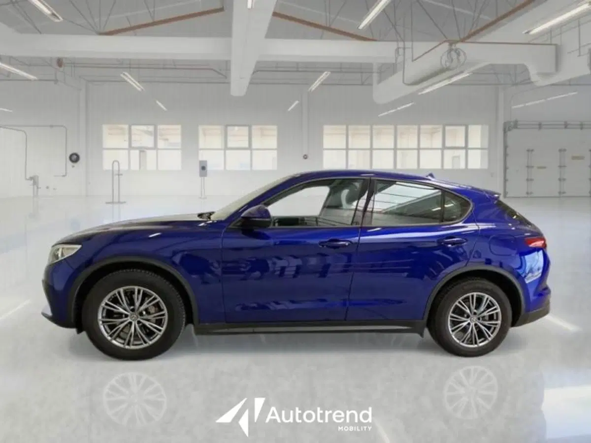 Alfa Romeo Stelvio usata a Bari (4)