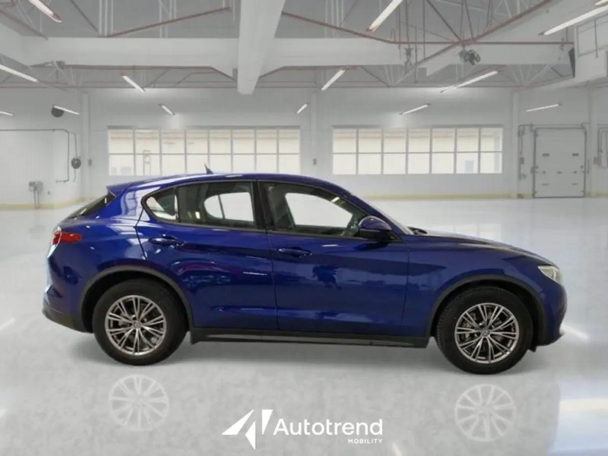 Alfa Romeo Stelvio usata a Bari (5)