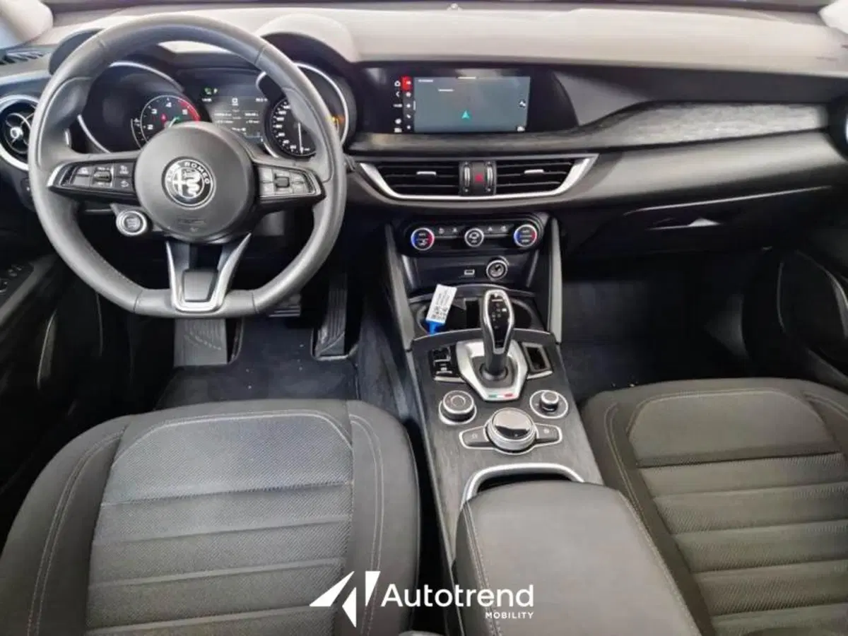 Alfa Romeo Stelvio usata a Bari (8)