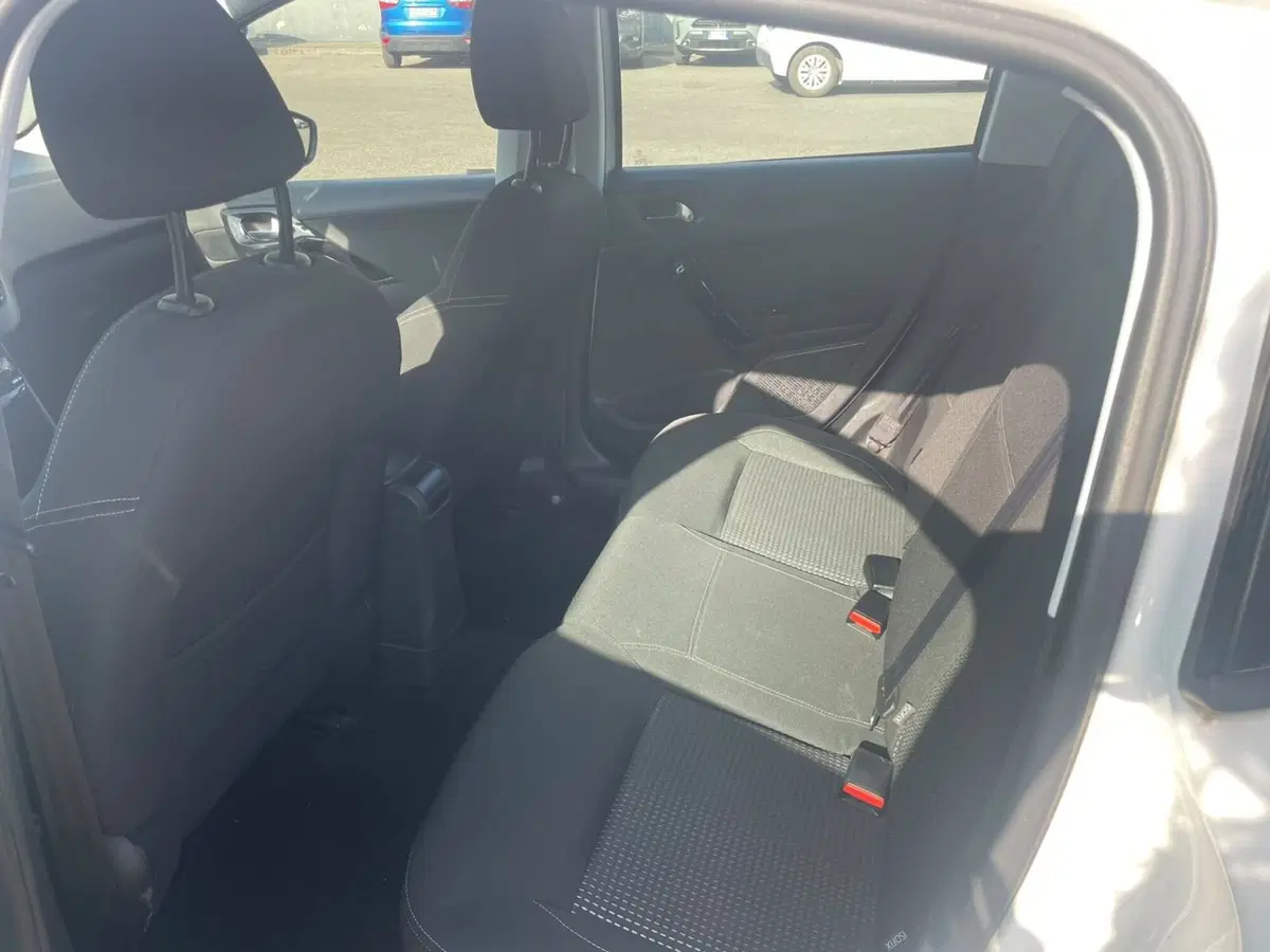 Peugeot 208 usata a Piacenza (10)