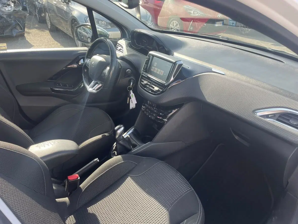 Peugeot 208 usata a Piacenza (11)