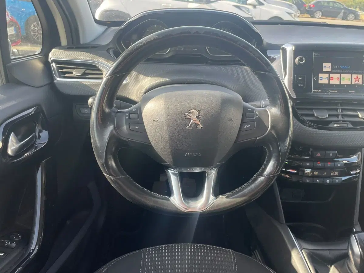 Peugeot 208 usata a Piacenza (8)