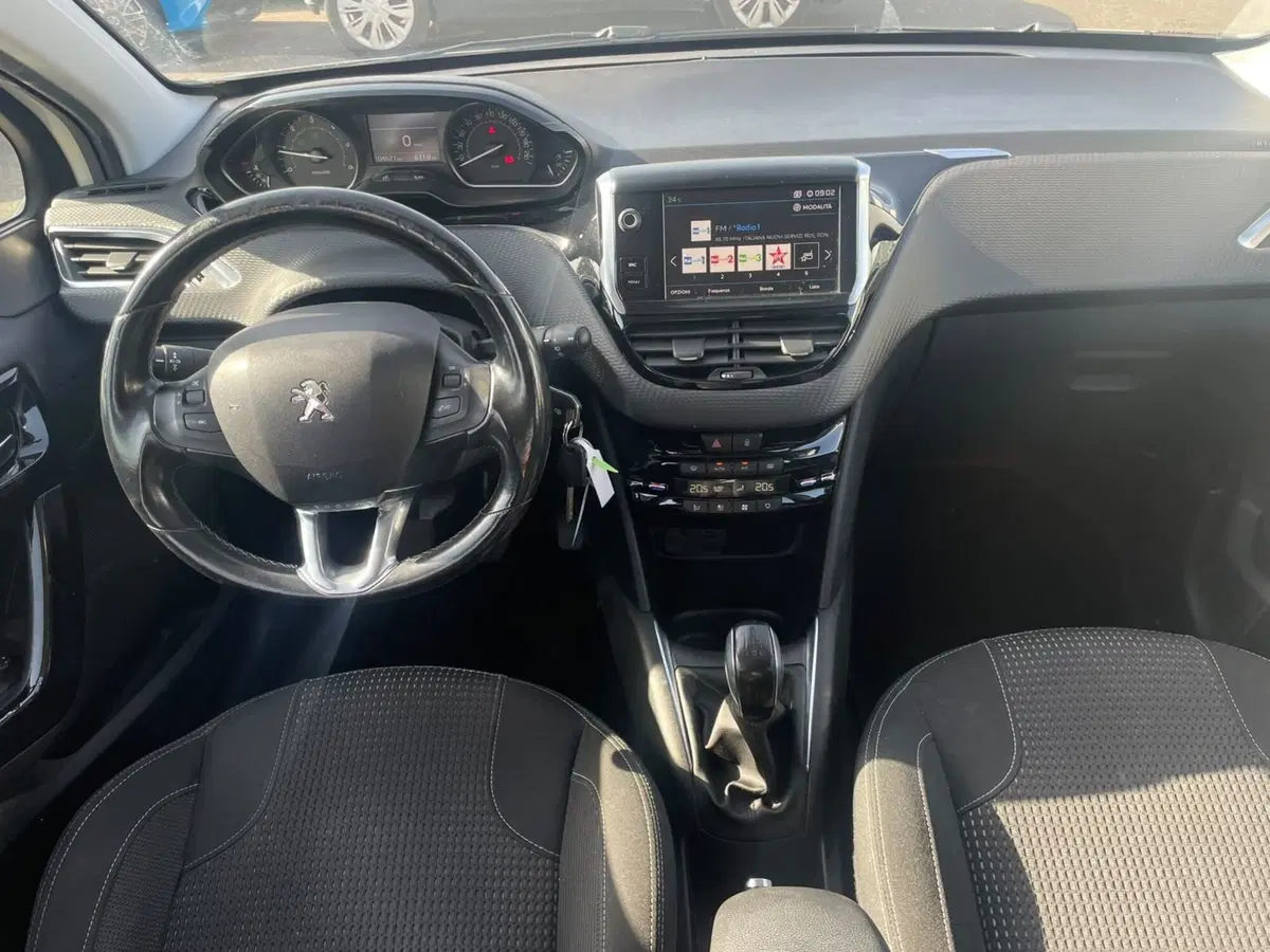Peugeot 208 usata a Piacenza (9)