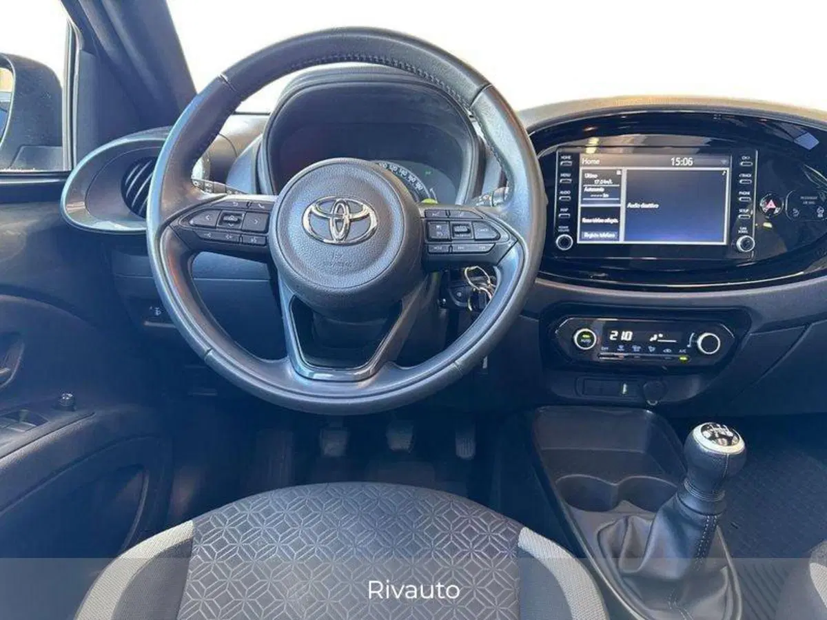 Toyota Aygo X usata a Como (8)