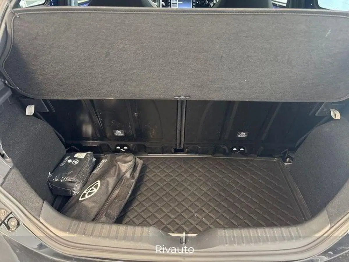 Toyota Aygo X usata a Como (6)