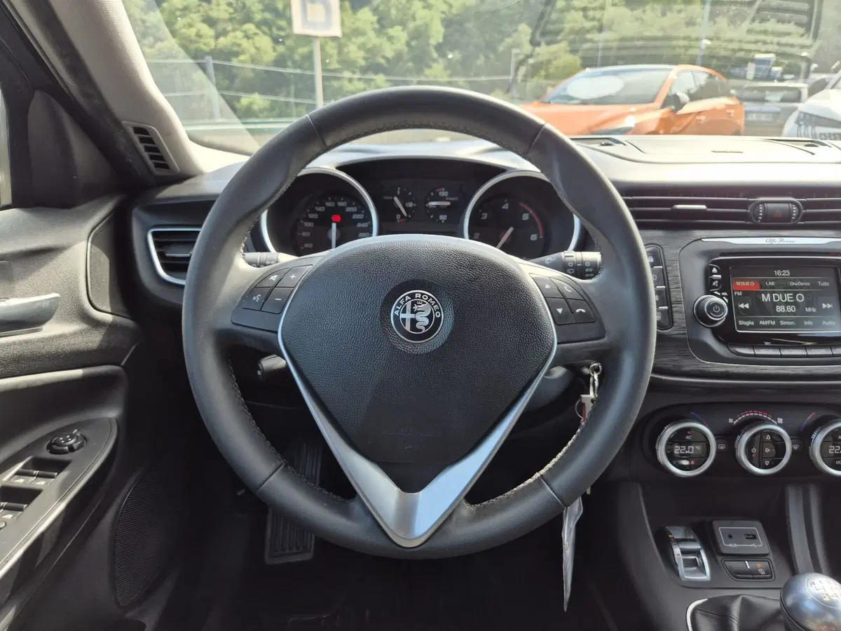 Alfa Romeo Giulietta usata  (15)