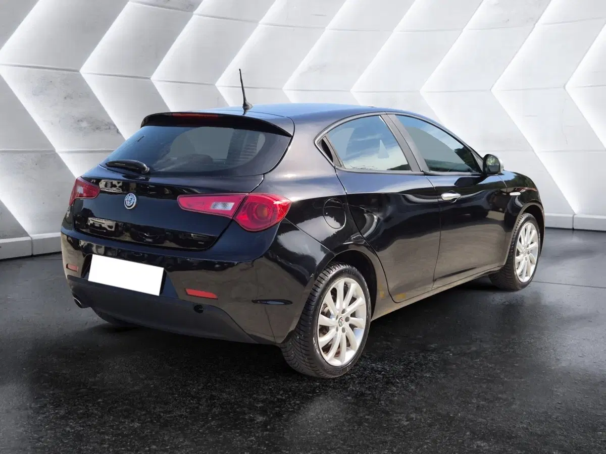 Alfa Romeo Giulietta usata  (4)