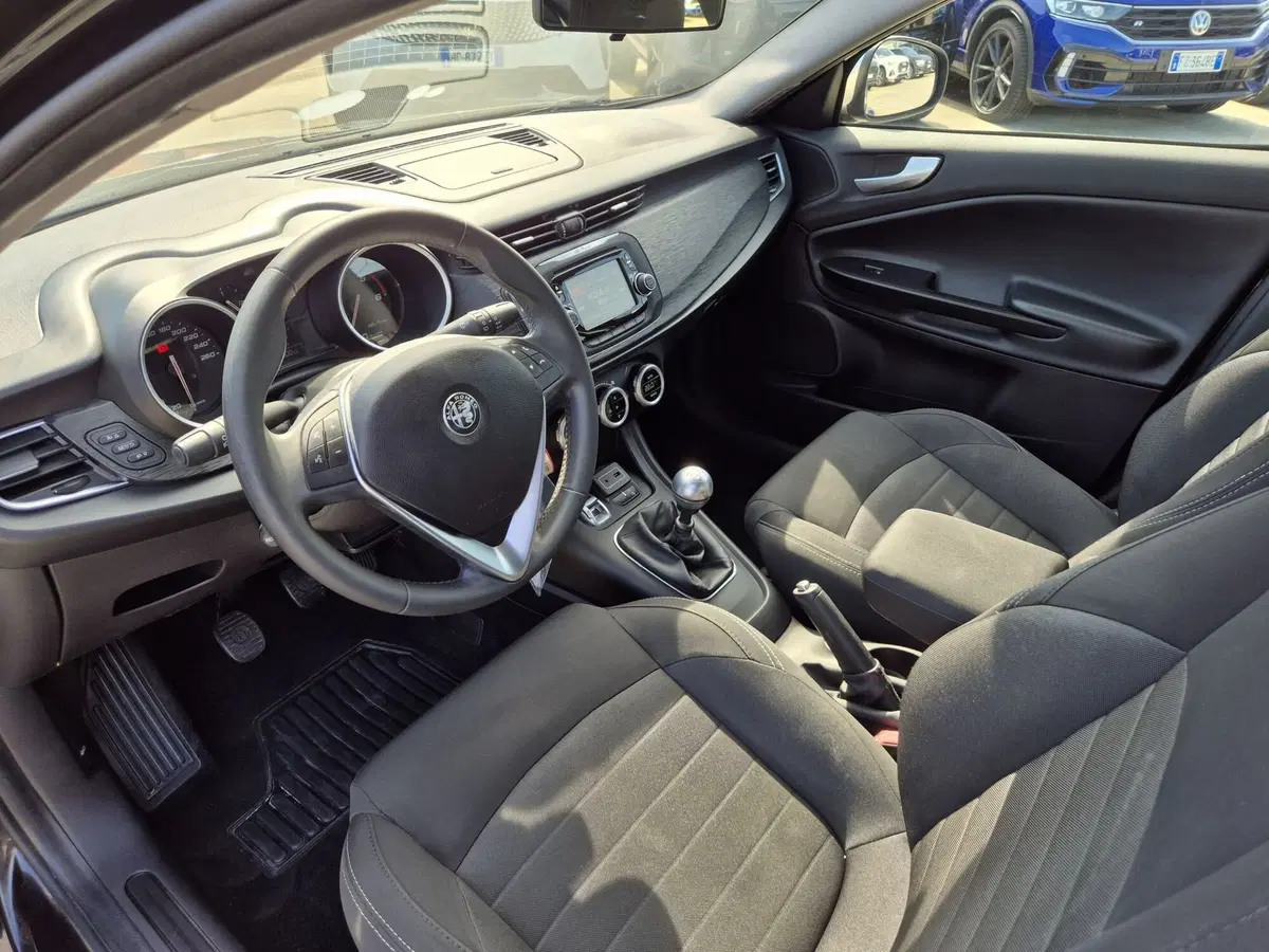 Alfa Romeo Giulietta usata  (6)