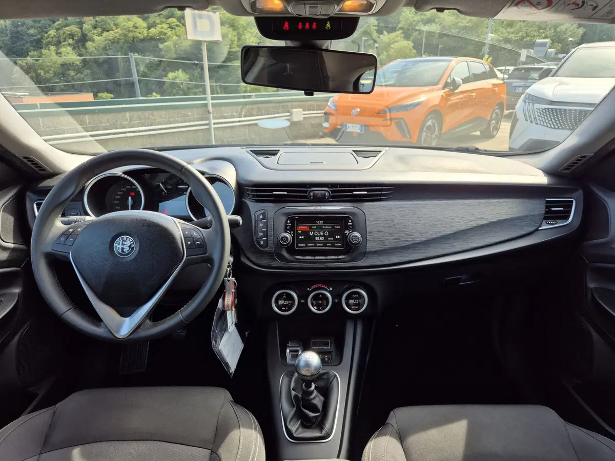 Alfa Romeo Giulietta usata  (8)