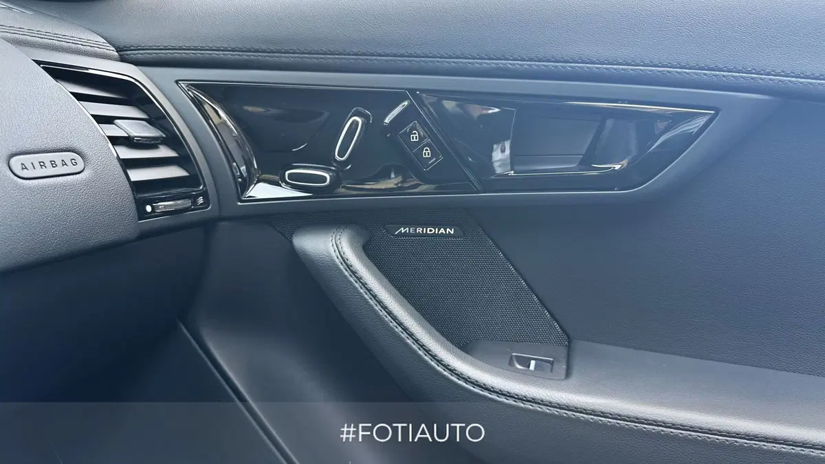 Jaguar F-Type Cabrio nuova a Catania (13)