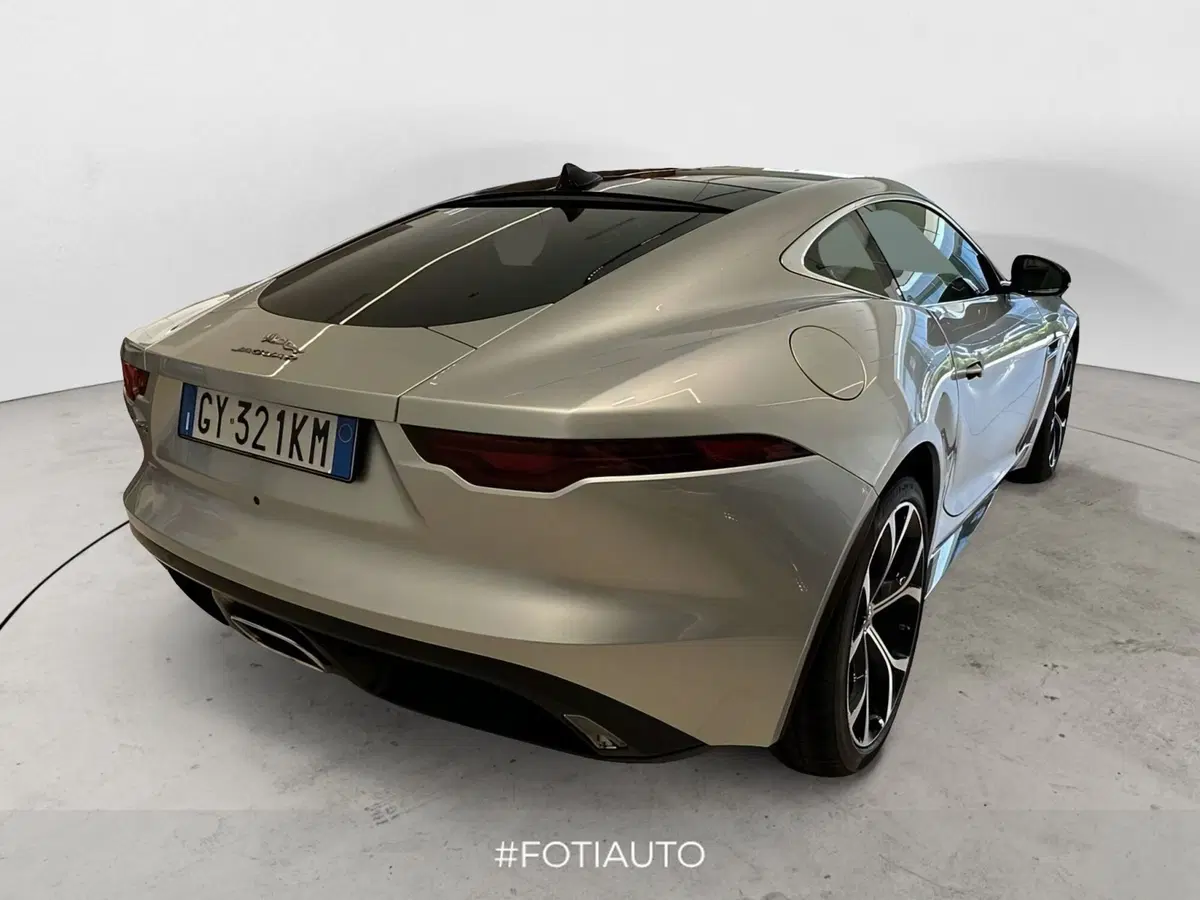 Jaguar F-Type Coupé nuova a Catania (2)