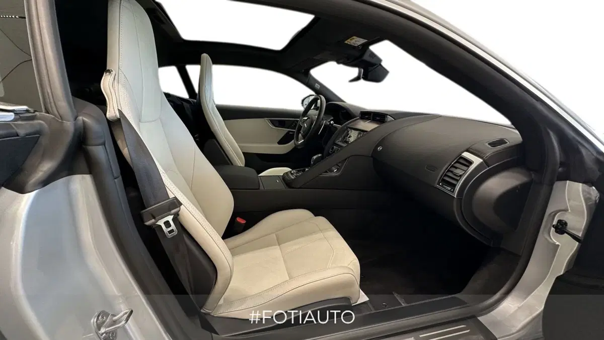 Jaguar F-Type Coupé nuova a Catania (3)