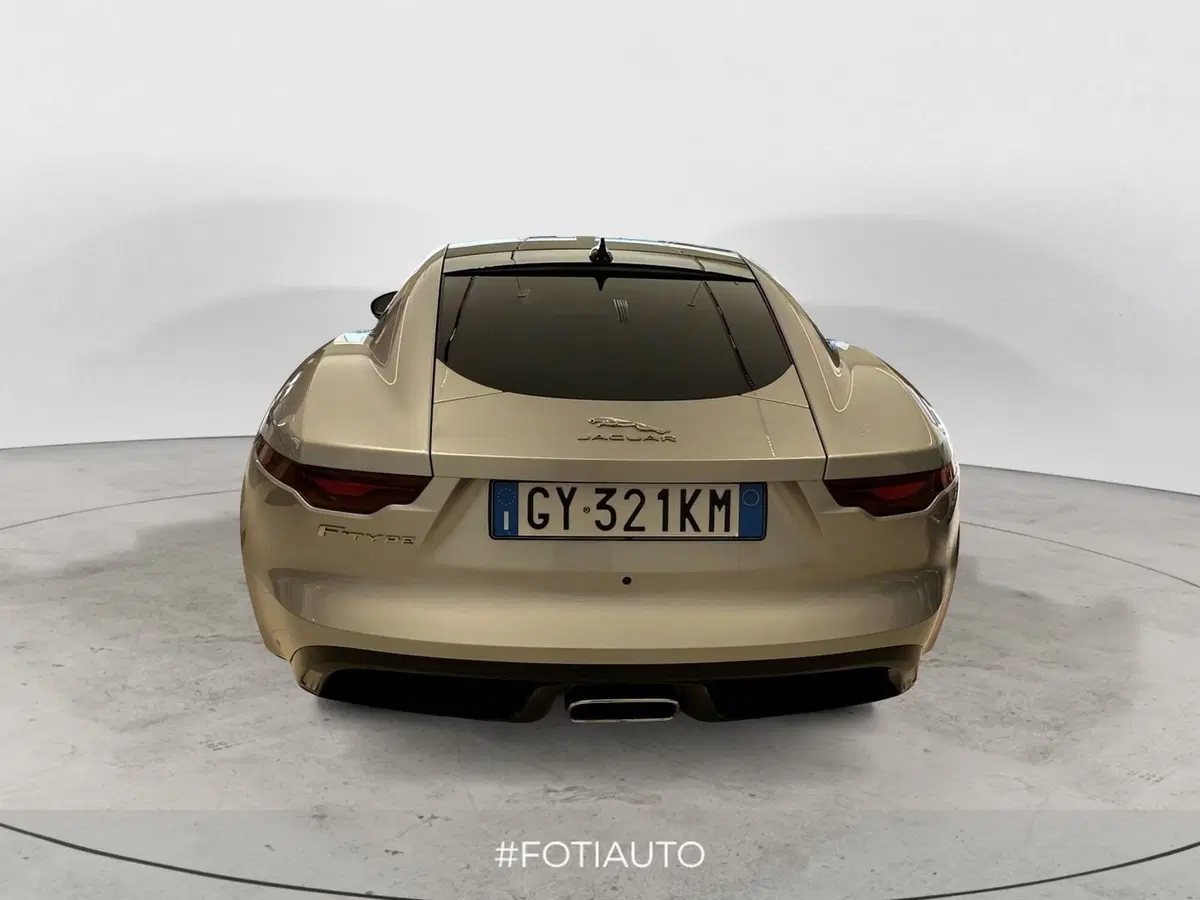 Jaguar F-Type Coupé nuova a Catania (6)