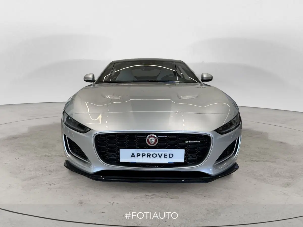 Jaguar F-Type Coupé nuova a Catania (7)
