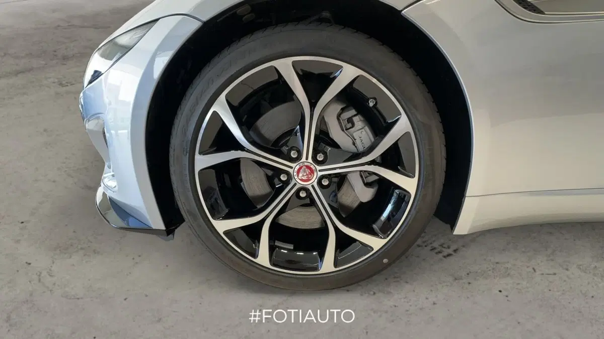 Jaguar F-Type Coupé nuova a Catania (8)